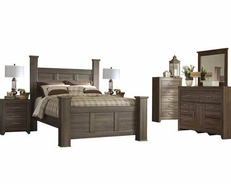 Juararo Queen Poster Bed with Dresser, Mirror and Nightstand